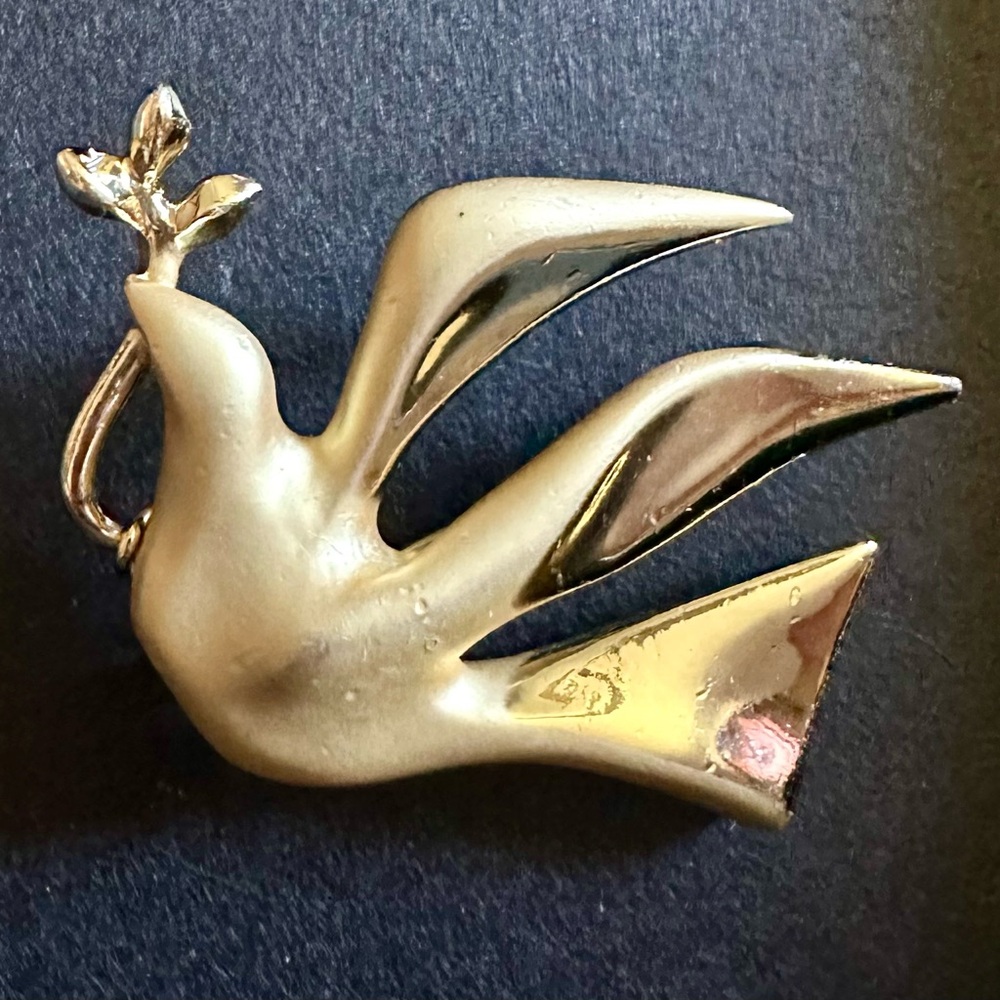 Vintage Giusti Gold Peace Dove Brooch